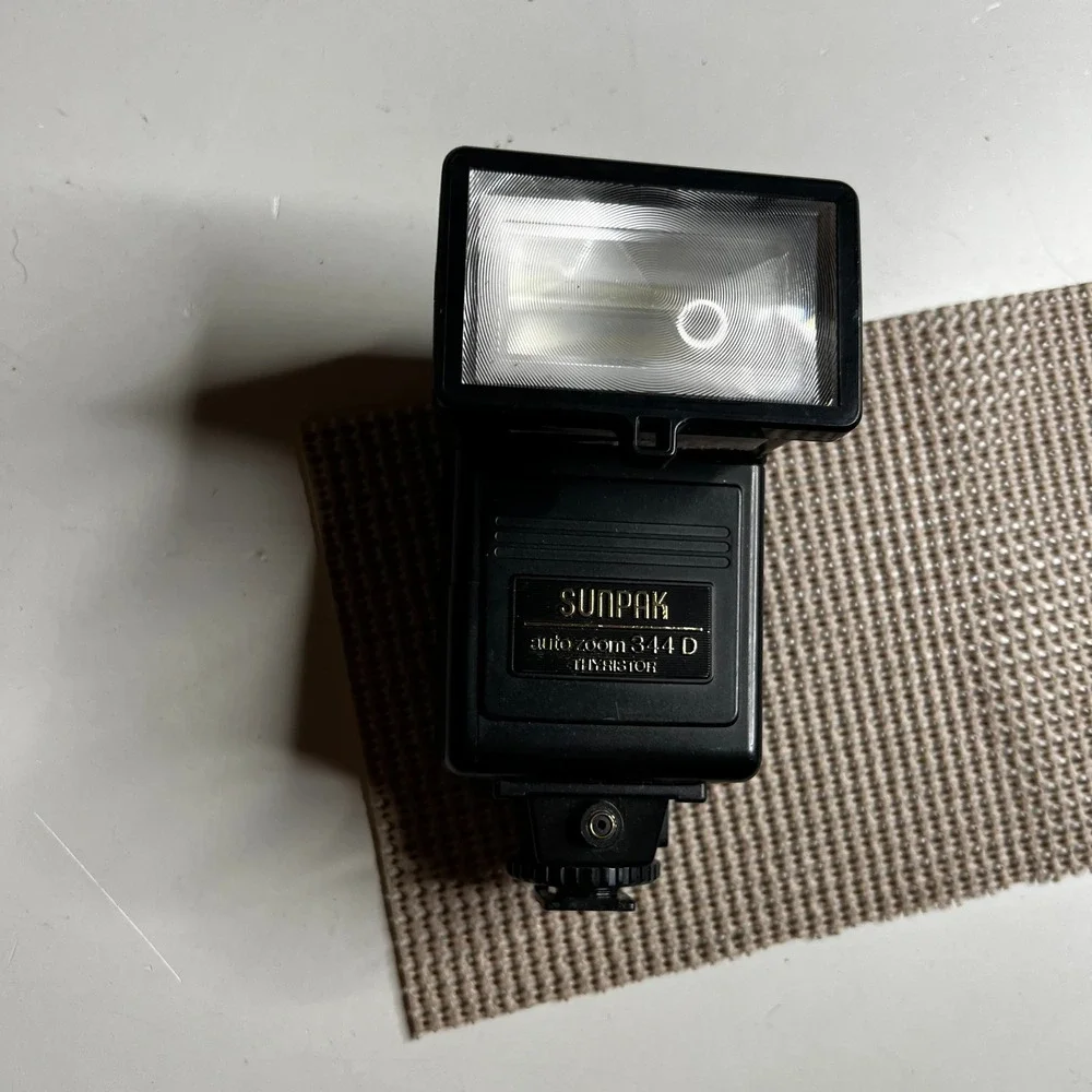 Sunpak Auto Zoom 344 D Thyristor Flash for Canon Cameras Made in Japan